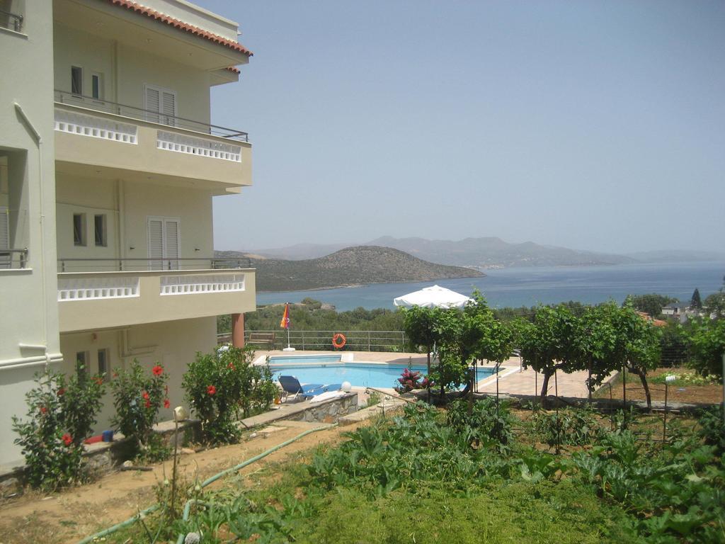 Stelios Apartments Ísztro Kültér fotó