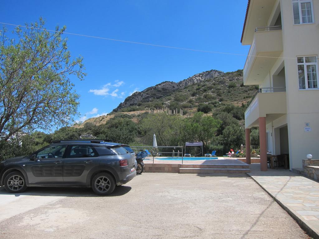 Stelios Apartments Ísztro Kültér fotó