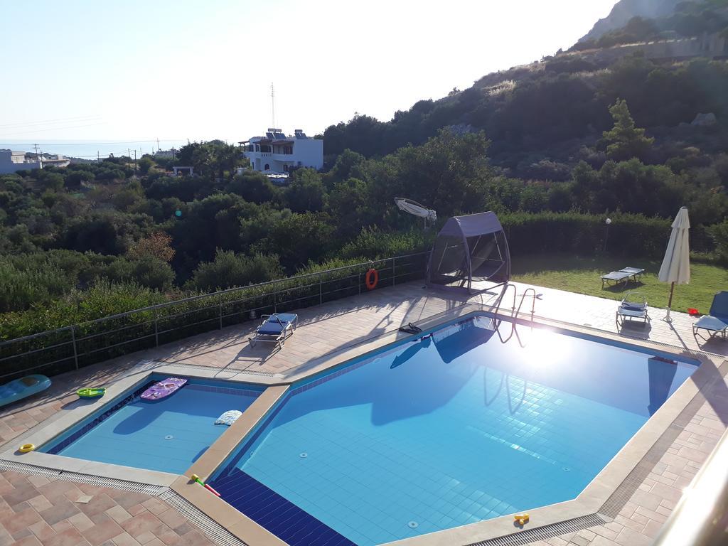 Stelios Apartments Ísztro Kültér fotó